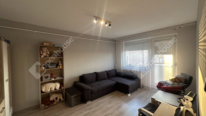 0. kép | Eladó lakás Oroszlányon | Eladó Társasházi lakás, Oroszlány (#180084)