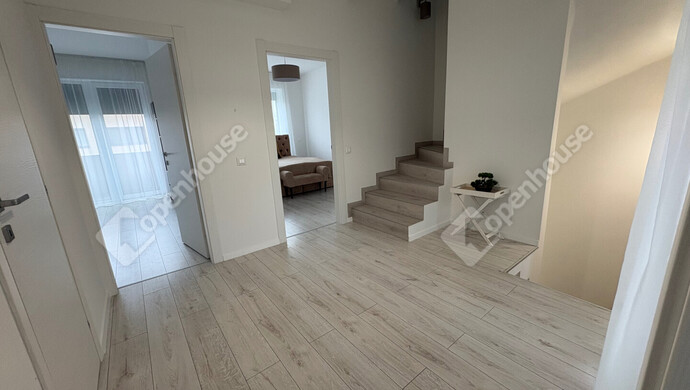 12. kép | Kiadó Sorház, Debrecen (#180289)