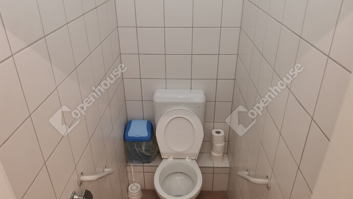 5. kép | Közös WC | Kiadó Üzlethelyiség, Székesfehérvár (#180891)