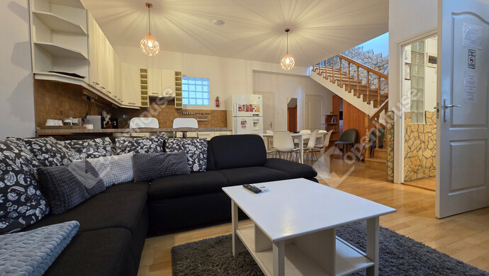 25. kép | A lakás központi helyisége | Eladó Társasházi lakás, Budapest VI. Ker. (#179627)