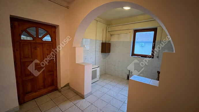 22. kép | Első ház: Konyha-előszoba-bejárati ajtó | Eladó Családi ház, Juta (#178806)