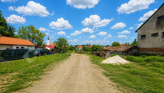 1. kép | Bejárat | Eladó Telek, Pázmánd (#181300)