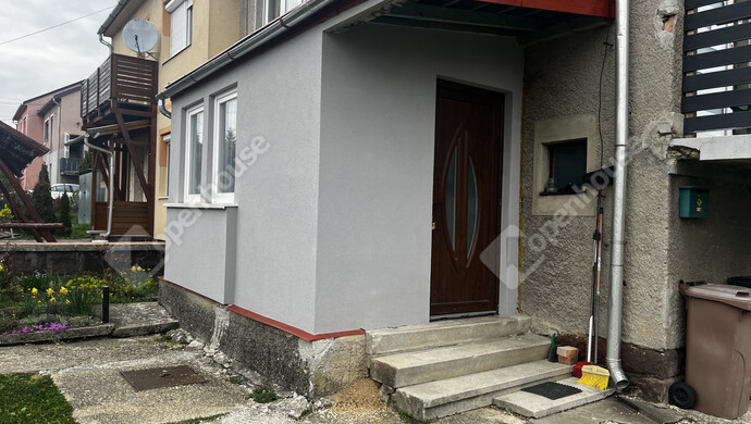 1. kép | Eladó Téglaépítésű lakás, Úrkút (#181328)