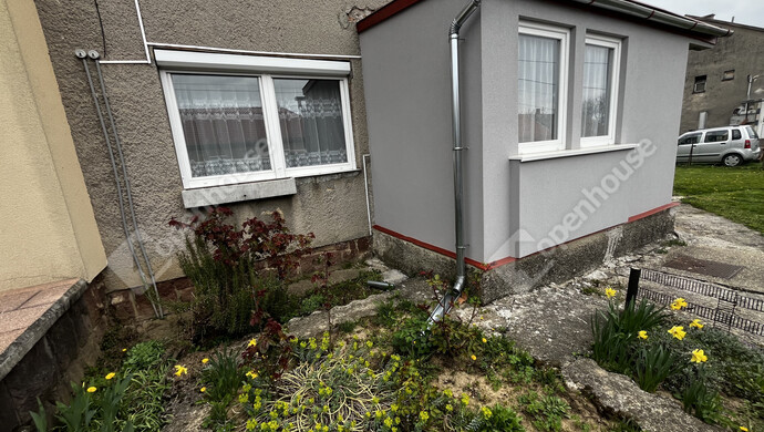 2. kép | Eladó Téglaépítésű lakás, Úrkút (#181328)