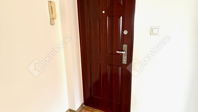 2. kép | Bejárat | Eladó Társasházi lakás, Tatabánya (#177362)