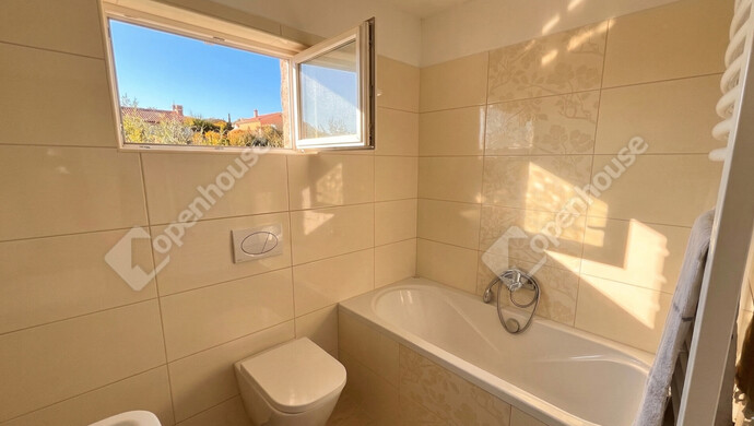 4. kép | Tetőtér - Fürdő szoba 1 | Eladó Családi ház, Miskolc (#180878)