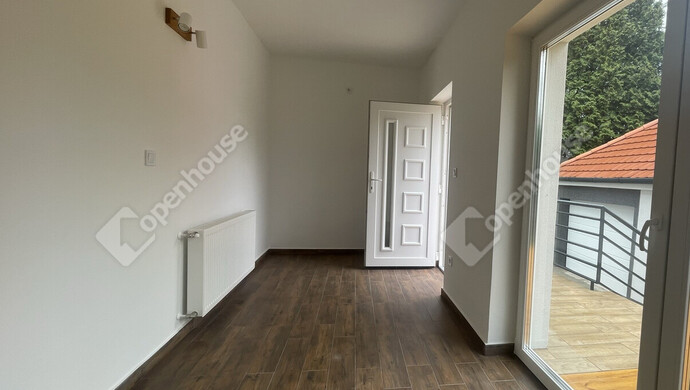 2. kép | Előtér | Eladó Családi ház, Tatabánya (#174894)