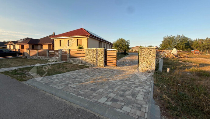 1. kép | Eladó Családi ház, Márkó (#183846)