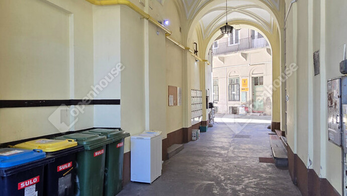 15. kép | A kapubejárat kultúrált | Eladó Társasházi lakás, Budapest VI. Ker. (#182672)