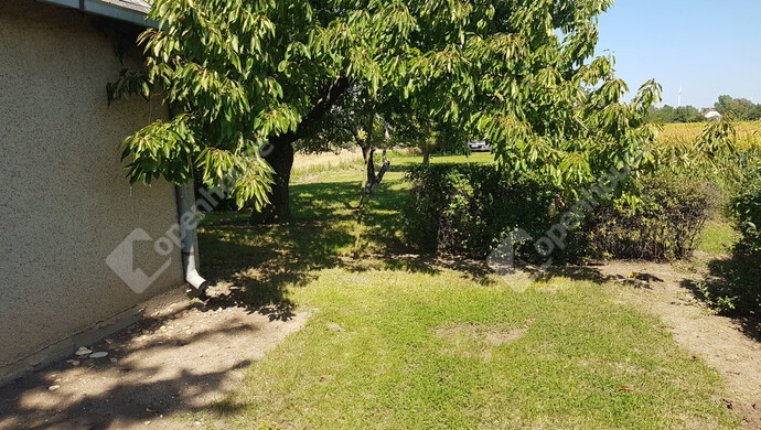 1. kép | Eladó Zárt kert, Levél (#178220)