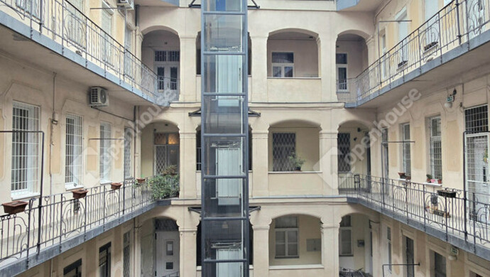 10. kép | Tiszta belső udvar | Eladó Társasházi lakás, Budapest VI. Ker. (#179612)