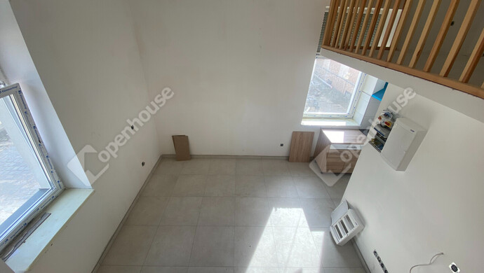 9. kép | Nappali a lépcsőről | Kiadó Társasházi lakás, Mosonmagyaróvár (#178155)