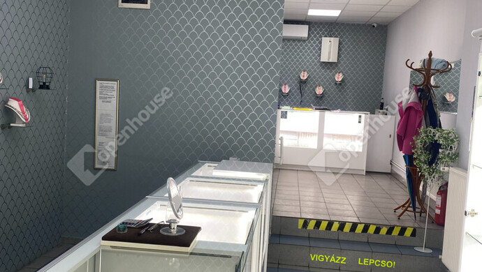 2. kép | Eladó Üzleti ingatlan, Komárom (#180876)