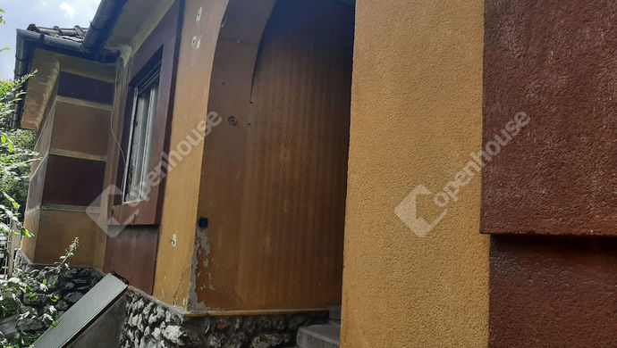 2. kép | bejárat és pincelejáró | Eladó Családi ház, Miskolc (#163571)