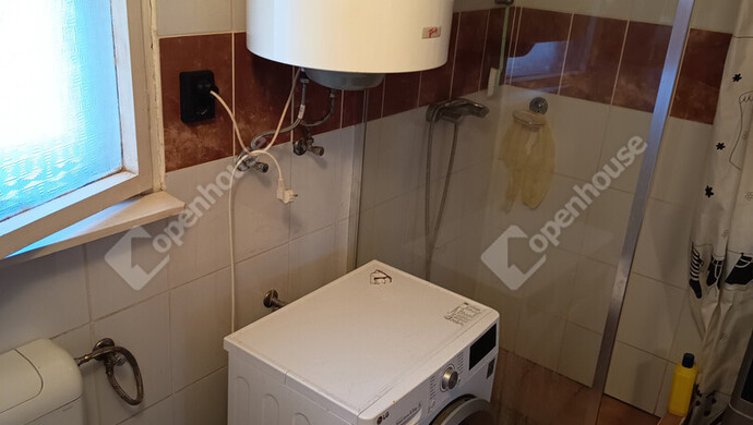 13. kép | Fürdőszoba tusolóval | Eladó Nyaraló, Szeged (#179659)