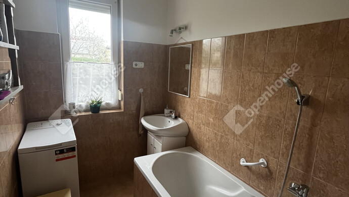 13. kép | Eladó Téglaépítésű lakás, Úrkút (#181328)