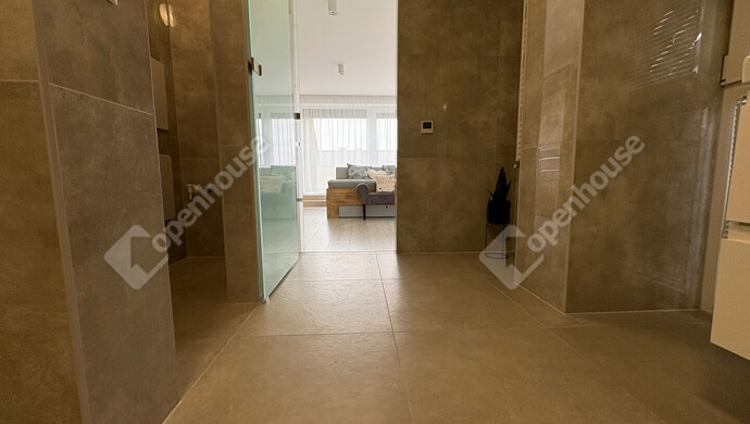 10. kép | Kiadó Sorház, Debrecen (#180289)