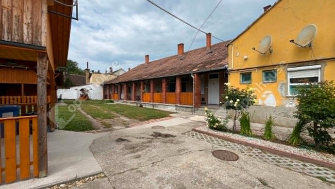 3. kép | Közös udvarról nyilik a 7 lakás | Eladó Társasházi lakás, Kaposvár (#182765)