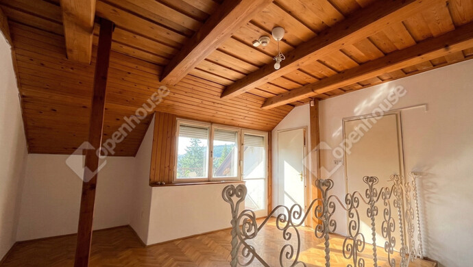 1. kép | Tetőtér - közlekedő 1 | Eladó Családi ház, Miskolc (#180878)