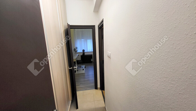 11. kép | Közlekedő, gardrobe 3 m2 | Eladó Társasházi lakás, Eger (#178520)