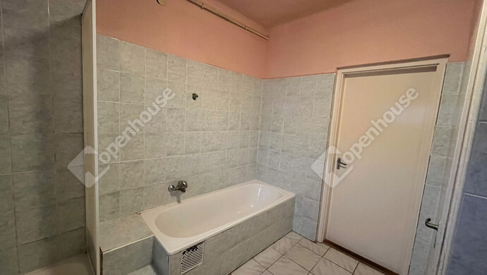 30. kép | Első ház | Eladó Családi ház, Juta (#178806)