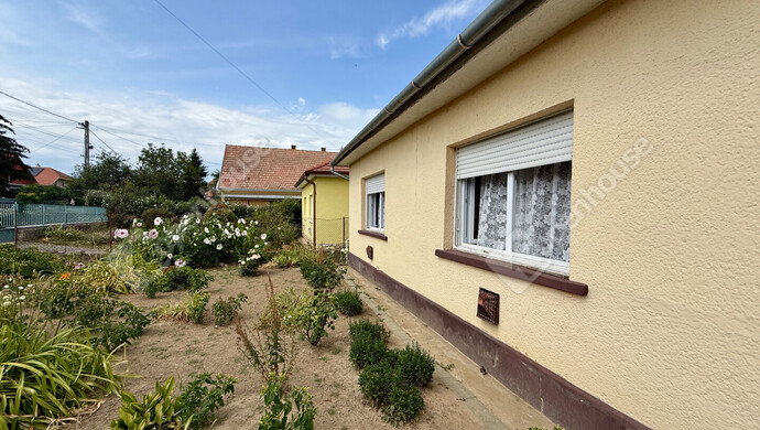 1. kép | Eladó Családi ház, Kőröshegy (#183130)
