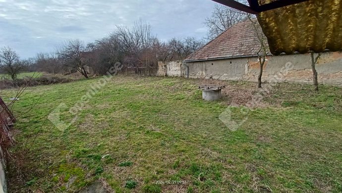 19. kép | Ásott kút az udvarban | Eladó Családi ház, Bakonyszentiván (#167122)