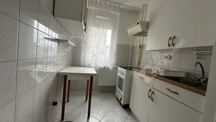 3. kép | különálló konyhával | Eladó Társasházi lakás, Székesfehérvár (#179888)